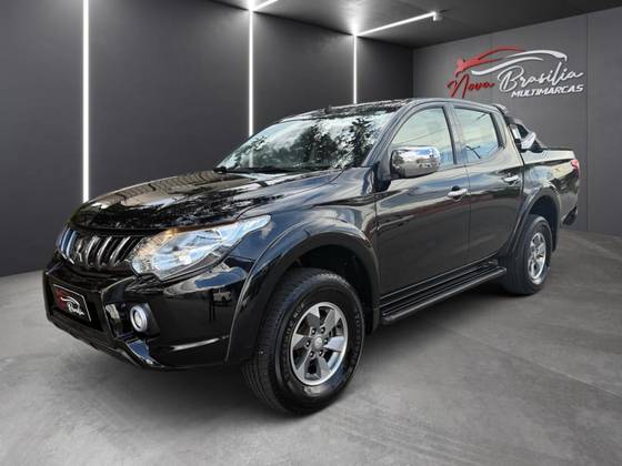 MITSUBISHI L200 TRITON 2.4 16V TURBO DIESEL SPORT HPE CD 4P 4X4 AUTOMÁTICO MITSUBISHI L200 TRITON 2.4 16V TURBO DIESEL SPORT HPE CD 4P 4X4 AUTOMÁTICO